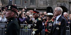 "Alter kranker Mann": Festnahme bei Trauerzug der Queen