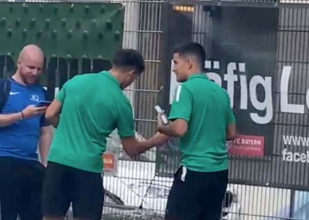 Bernhard Zimmermann und Jonas Auer im Käfig.