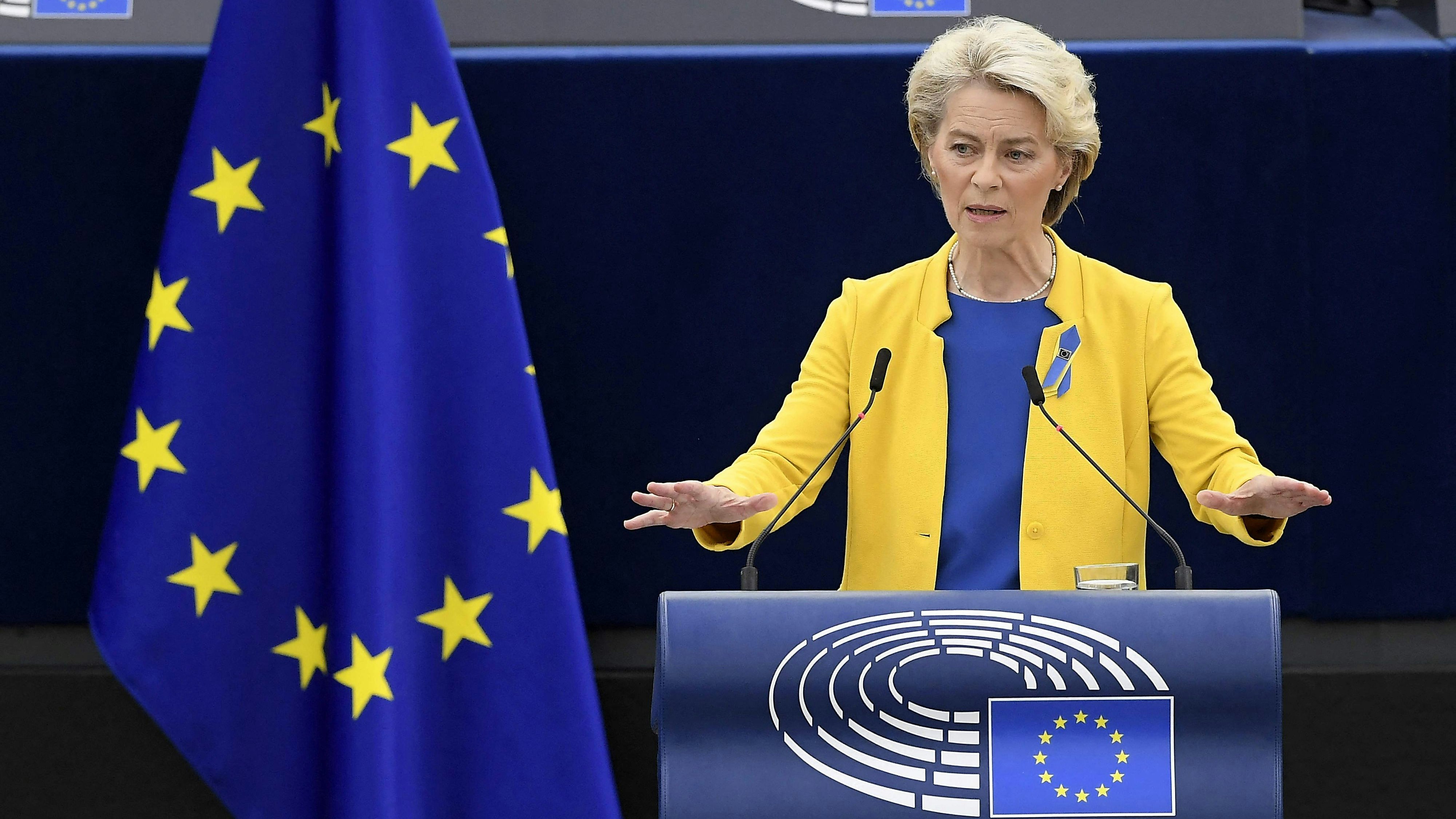 Ursula von der Leyen hielt am Mittwoch die "Rede zur Lage der Union" und trat dabei in einem Outfit in den Farben der ukrainischen Flagge auf.