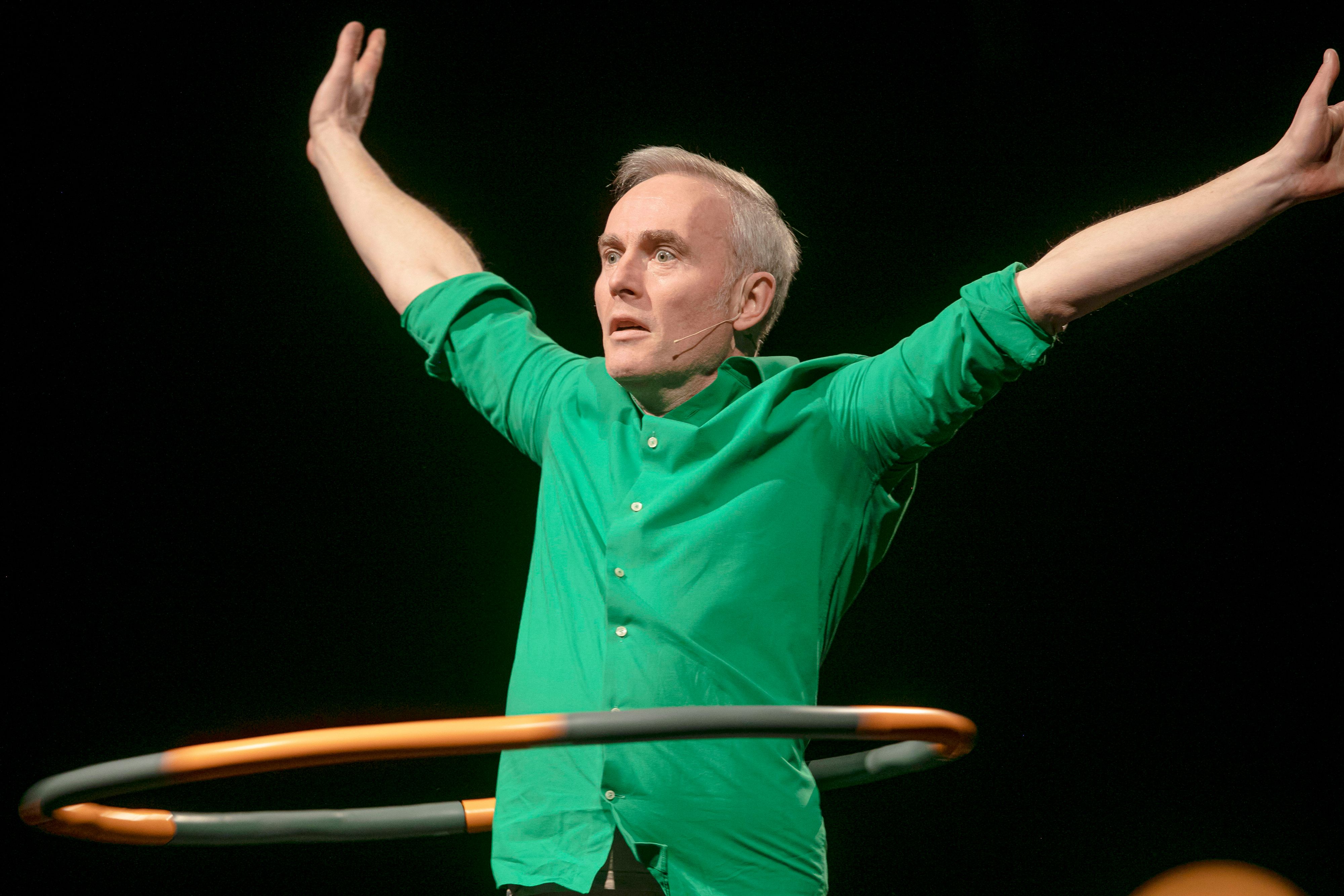 Der deutsche Komiker Johann König eigentlich Johannes Köhn, geb. 21. Juni 1972 mit seinem Programm Jubel, Trubel, Heiserkeit live während seines Auftrittes im Rahmen der Veranstaltungs-Reihe Humorzone im Alten Schlachthof Dresden. *** The German comedian Johann König actually Johannes Köhn, born 21 June 1972 with his program Jubel, Trubel, Heiserkeit live during his performance in the event series Humorzone at the Alter Schlachthof Dresden 