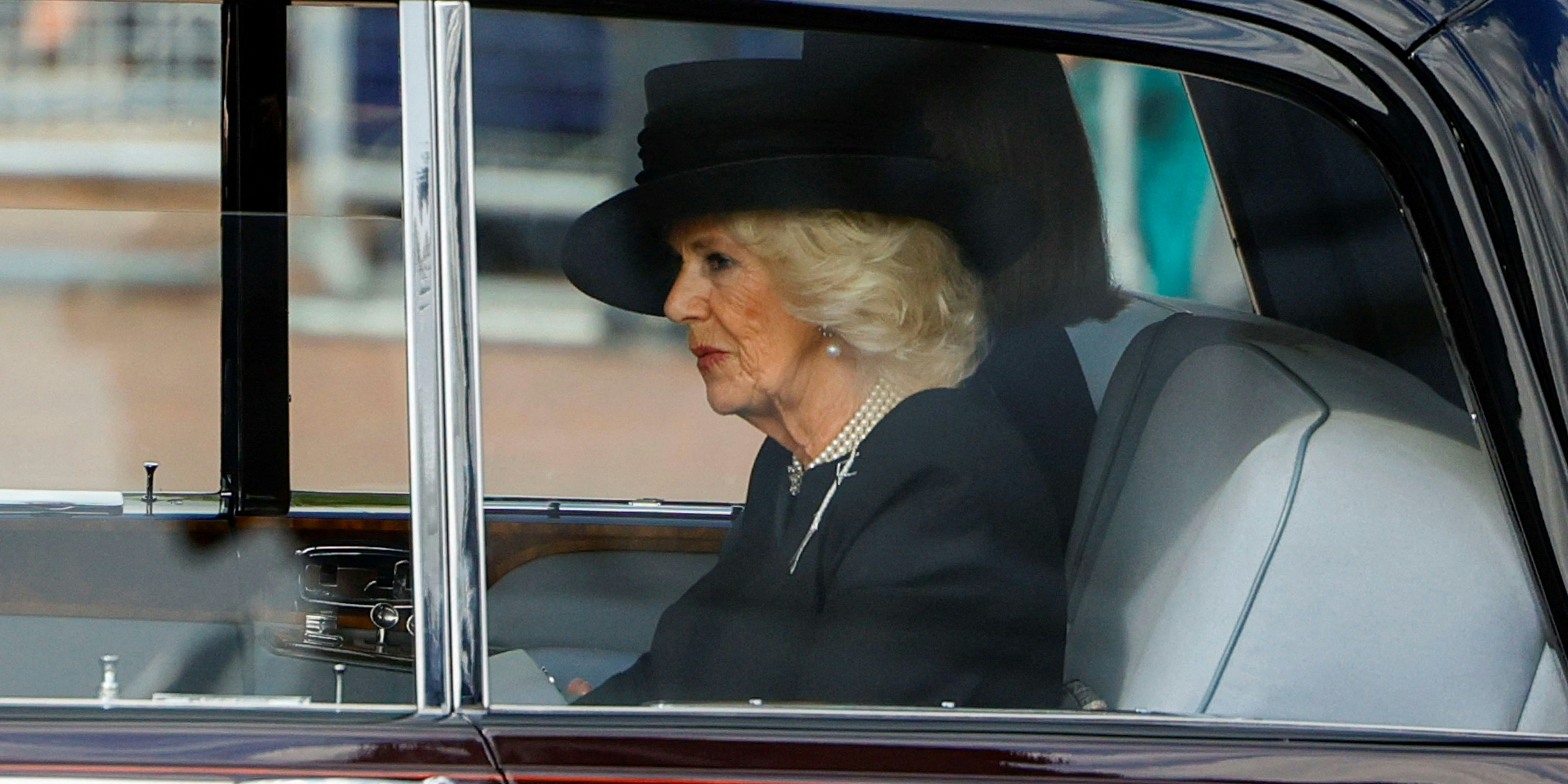 Camilla wird mit dem Auto hinter der dem Sarg fahren.