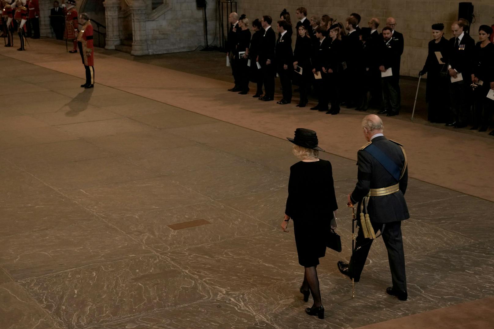 König Karl III. und Camilla, die Königingemahlin, kommen am Mittwoch, den 14. September 2022, in der Westminster Hall in London an.