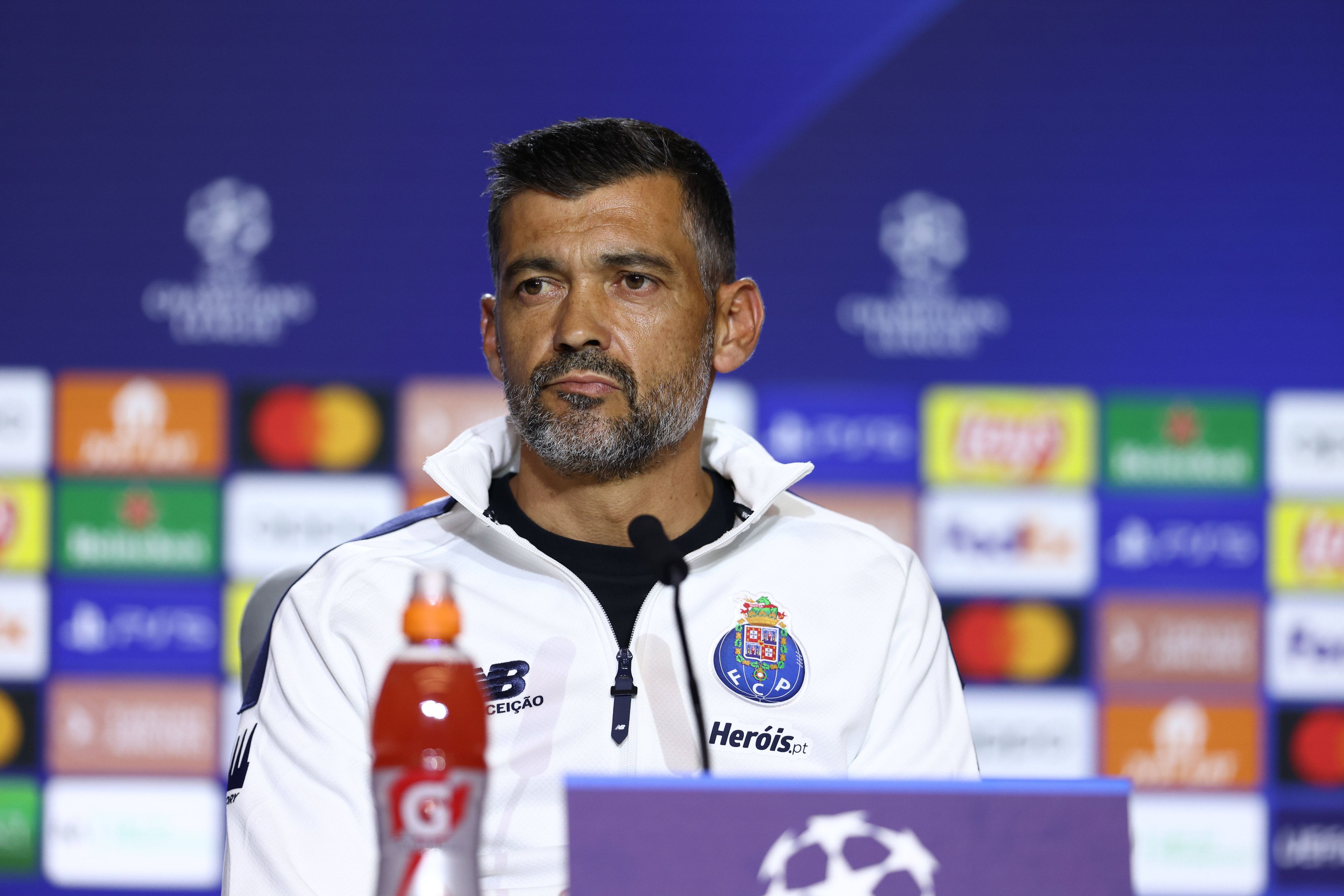 Die Familie von Porto-Coach Sergio Conceicao wurde mit Steinen attackiert. 