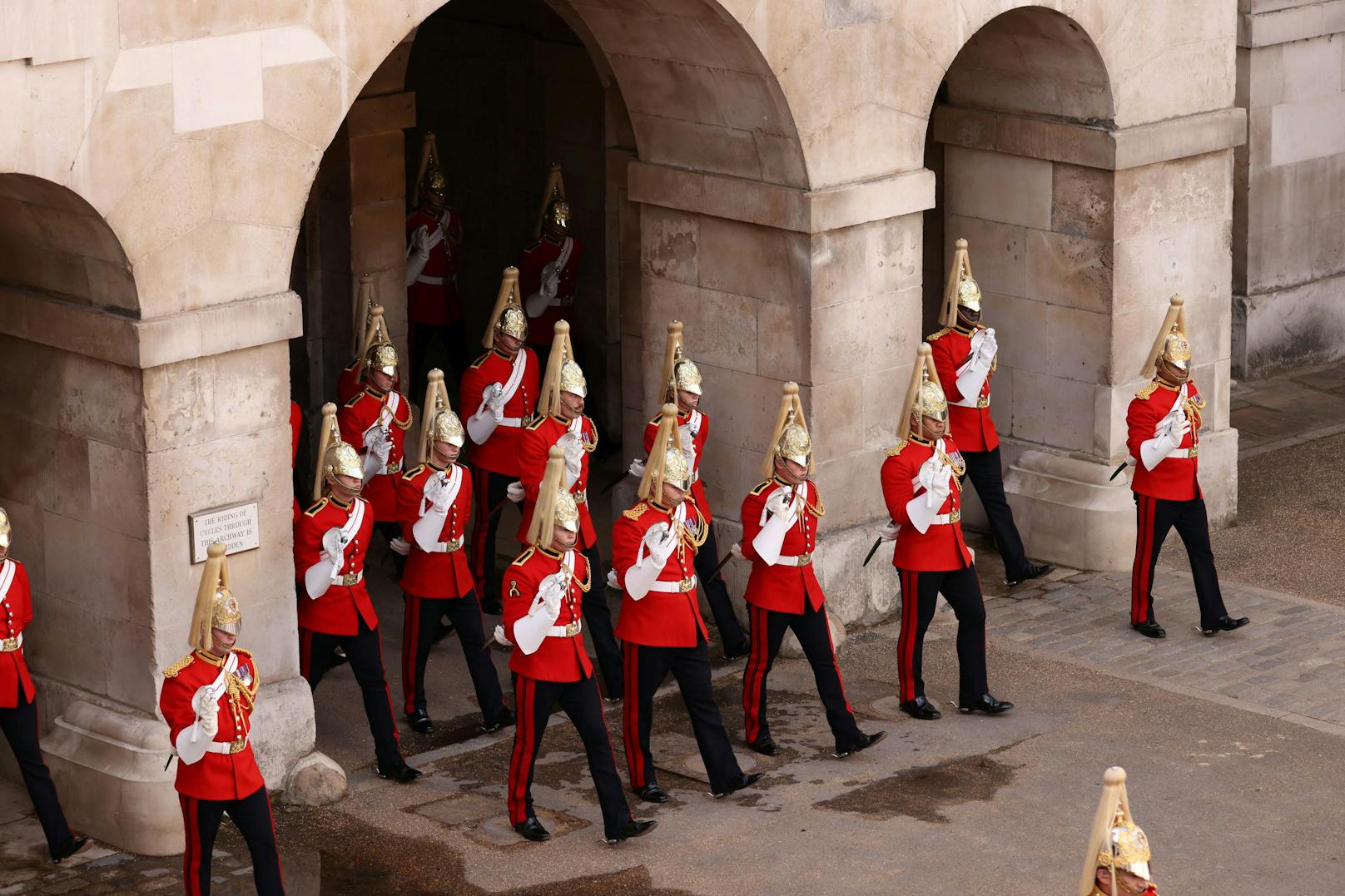 Der Sarg der britischen Königin Elizabeth vom Buckingham Palace.