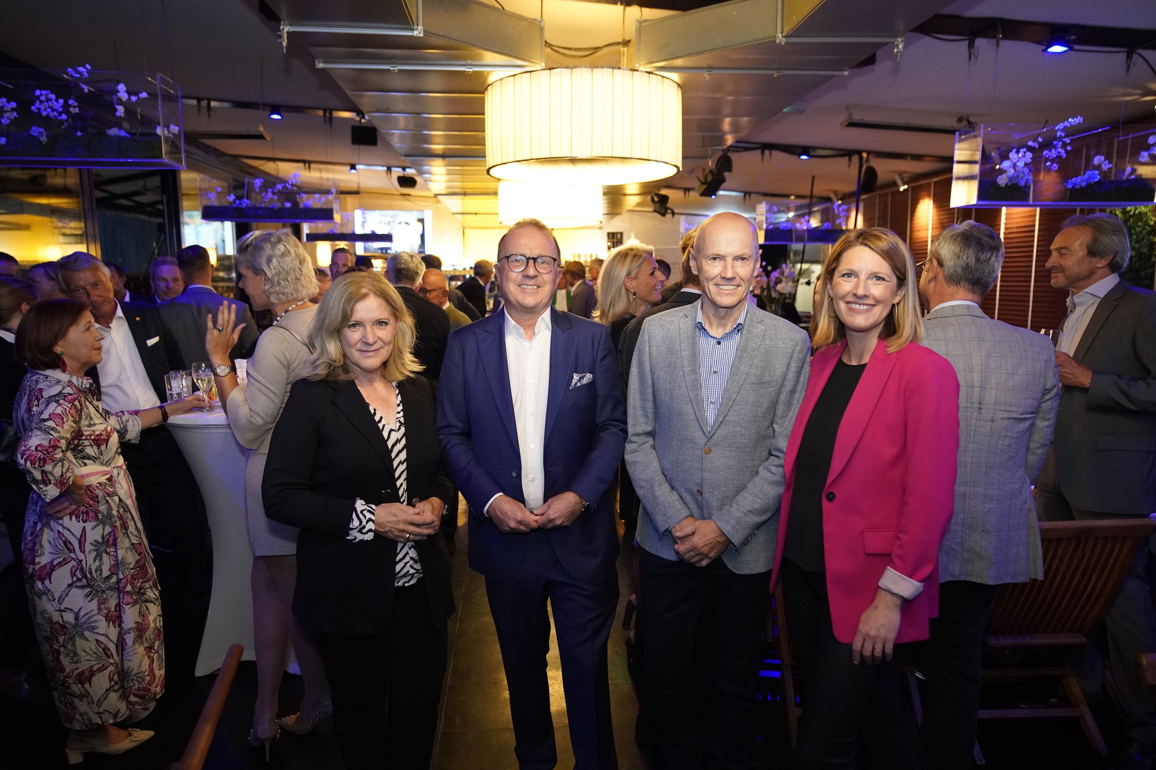 ORF-Urgestein Thomas Prantner (2.v.l.) nahm Abschied. Mit ihm feierten auch (v.l.n.r.) ORF-Radiodirektorin <strong>Ingrid Thurnher</strong>, 