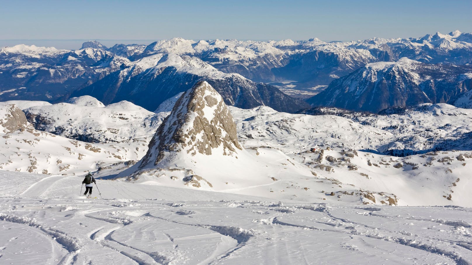 Ein Bild vergangener Tage: Denn am Dachsteingletscher ist im Herbst und im Winter kein Skibetrieb möglich.