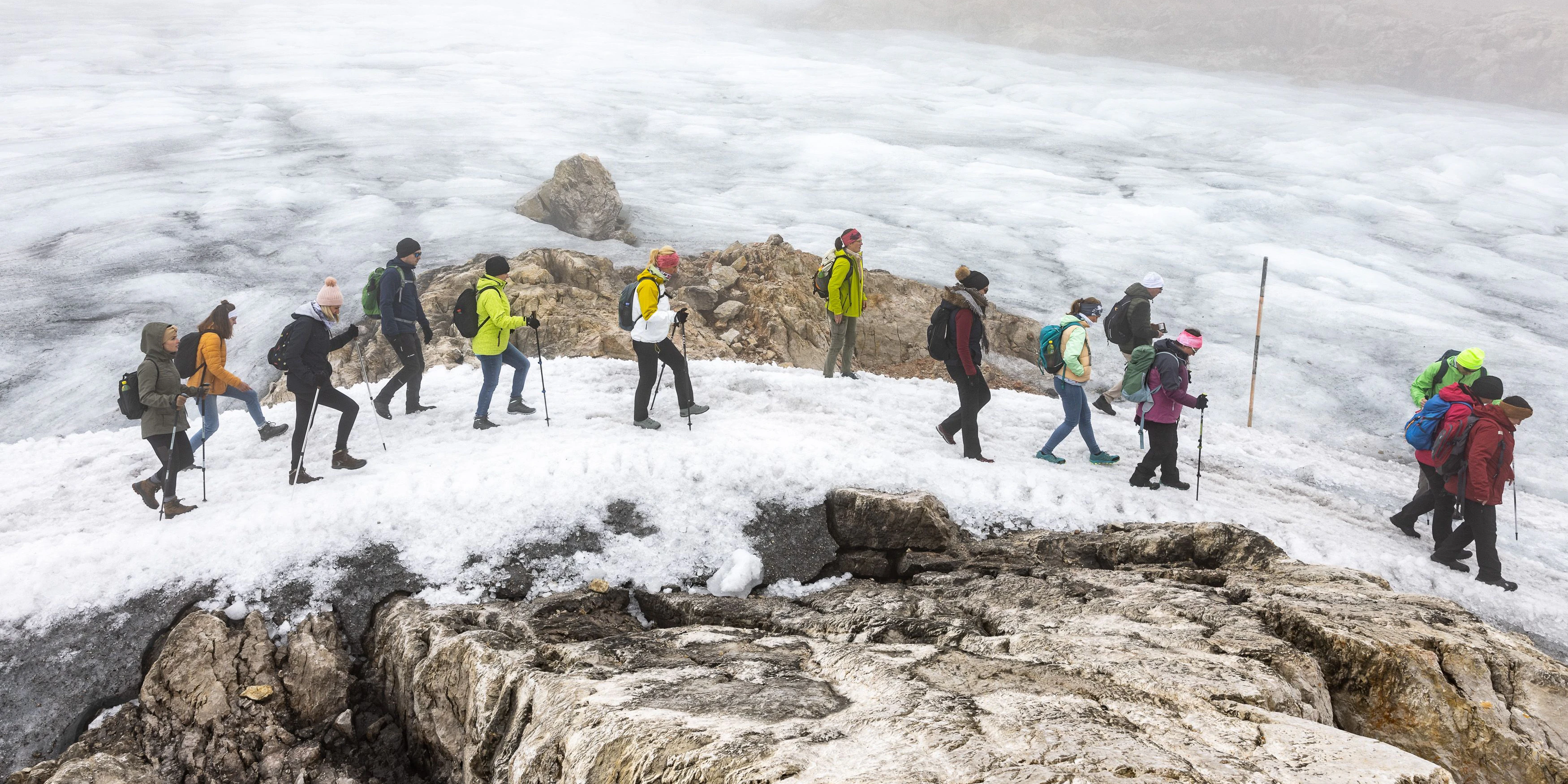 Kein Skibetrieb am Dachstein-Gletscher, es fehlt an Schnee - Vimarsana News