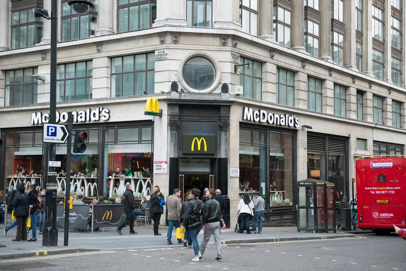 McDonald's-Restaurant am Leicester Square in London.