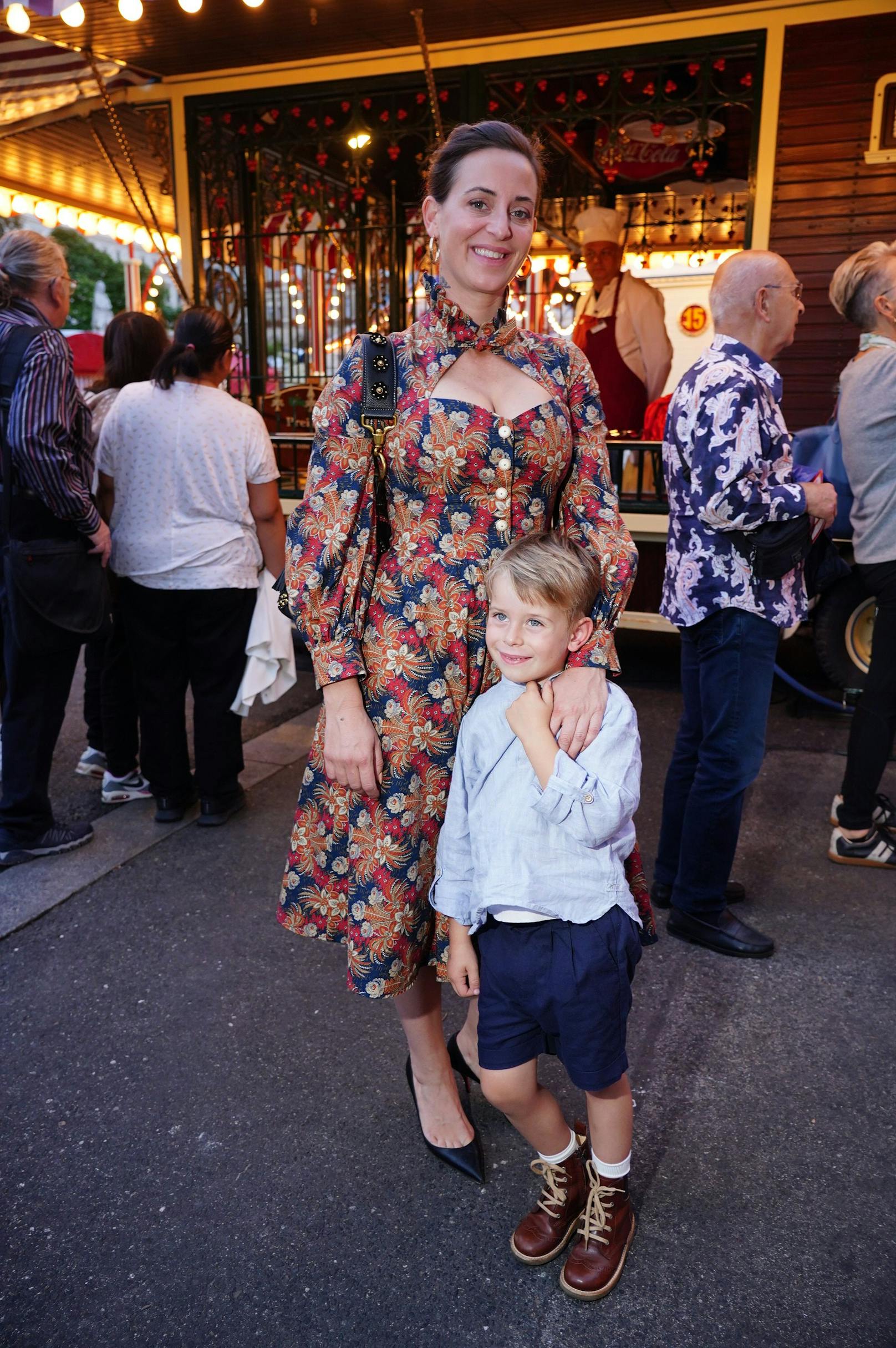 Lena Hoschek mit Sohn Johann