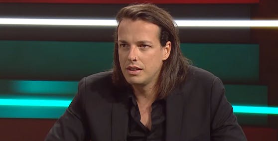 Hofburg-Kandidat Dominik Wlazny in der TV-Sendung "Milborn Spezial – Das Puls24 Polit-Gespräch"