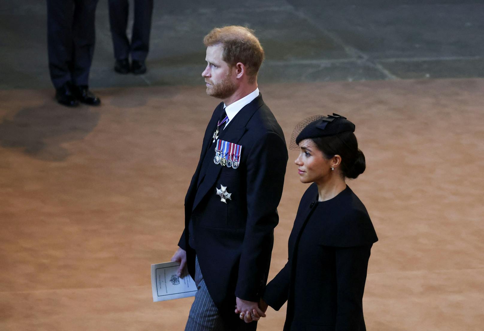 Der britische Prinz Harry und Meghan, Herzogin von Sussex, gehen Hand in Hand durch diese Zeiten des Verlusts.