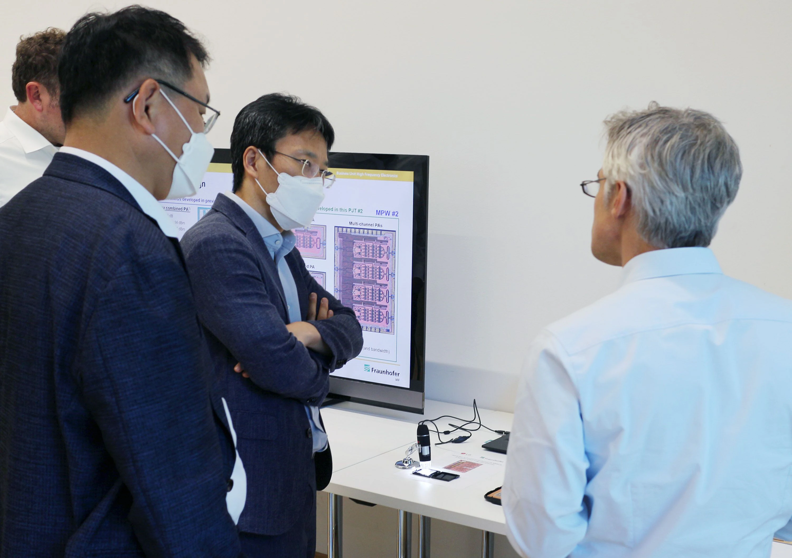 Die 6G-Technologie, die Ultrabreitbandfrequenzen nutzt, hat eine relativ geringe Reichweite und kann von der Übertragung bis zum Empfang Leistungsverluste aufweisen.