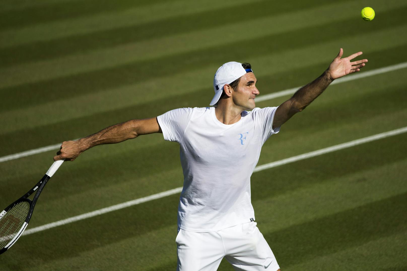 103 Titel, mehr als 130 Millionen Euro Preisgeld, fünf Mal zum Jahres-Abschluss die Nummer 1 im ATP-Ranking - Federers Zahlen sprechen für sich. Bei seiner Rücktritts-Ankündigung ist er 41 Jahre alt, hat eine ATP-Bilanz von 1251 Siegen zu 275 Niederlagen.