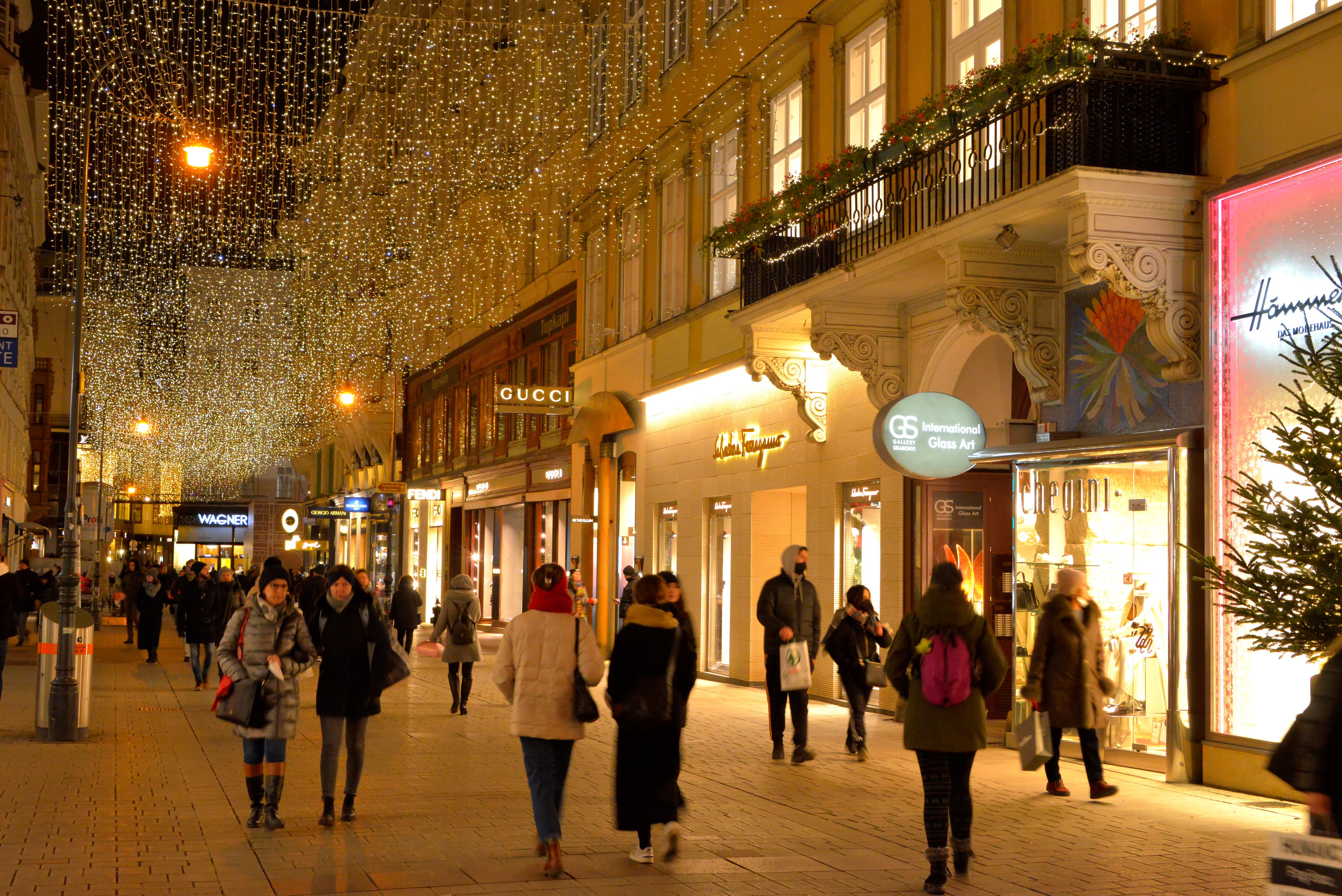 Aufgrund der horrenden Strompreise werden viele Händler auf die Weihnachtsbeleuchtung verzichten. 