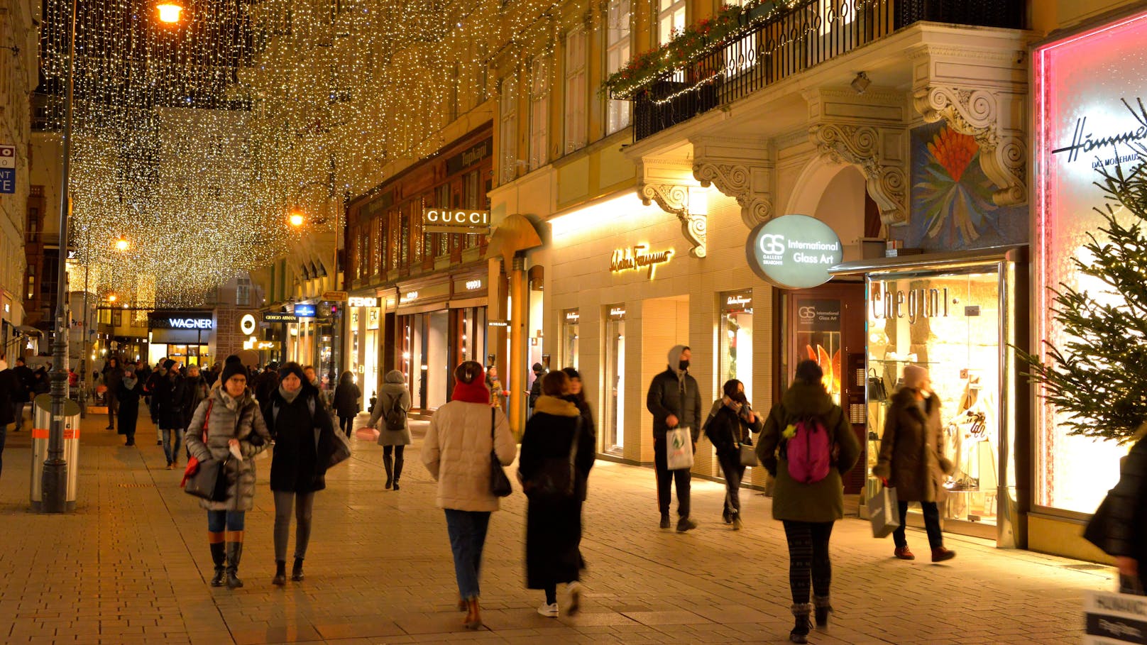 Aufgrund der horrenden Strompreise werden viele Händler auf die Weihnachtsbeleuchtung verzichten. 