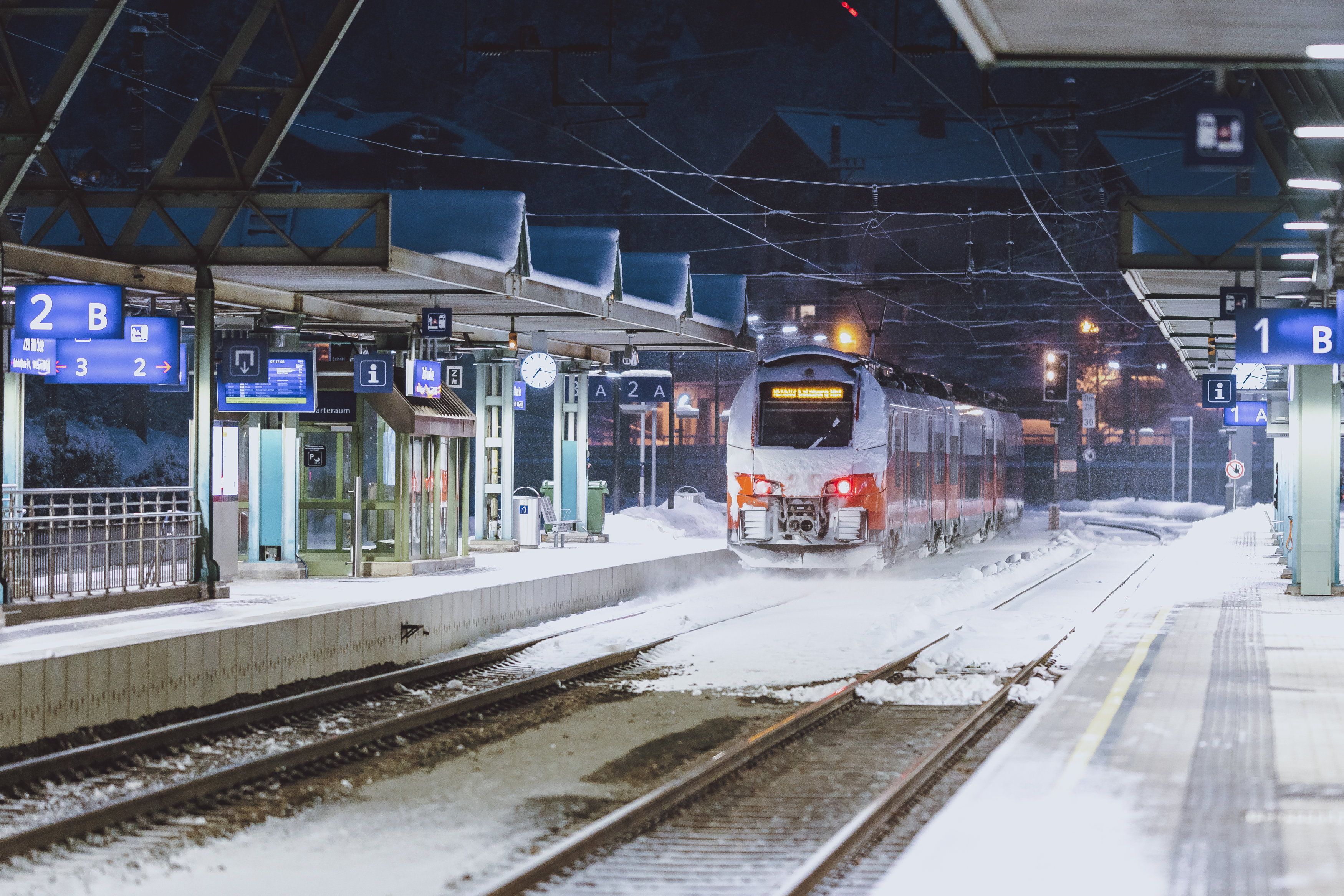 Wer am Wochenende mit dem Zug in Richtung Italien fährt, könnte am Bahnhof Brenner (1.371 m) bereits Schnee zu Gesicht bekommen.