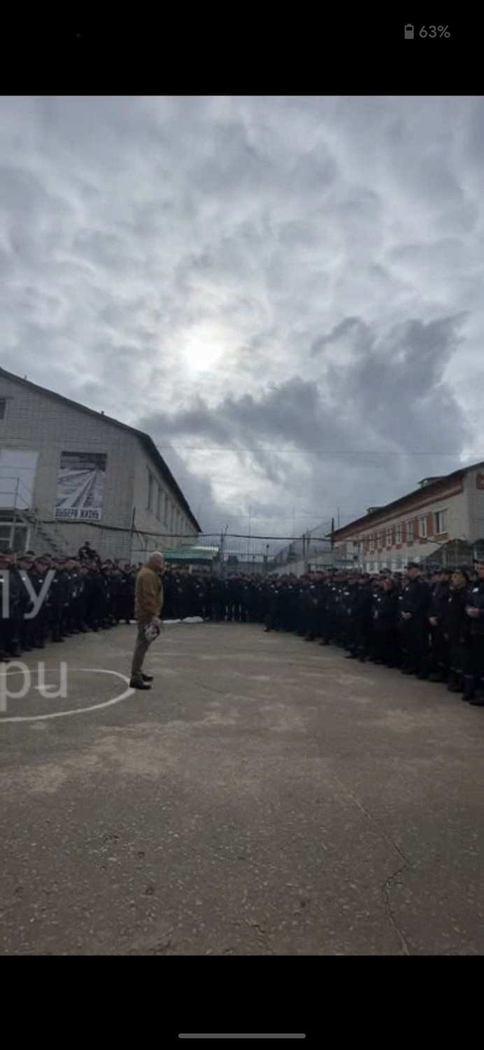 Weil es an Nachschub an Soldaten mangelt, rekrutiert Russland jetzt in Gefängnissen neues Personal.