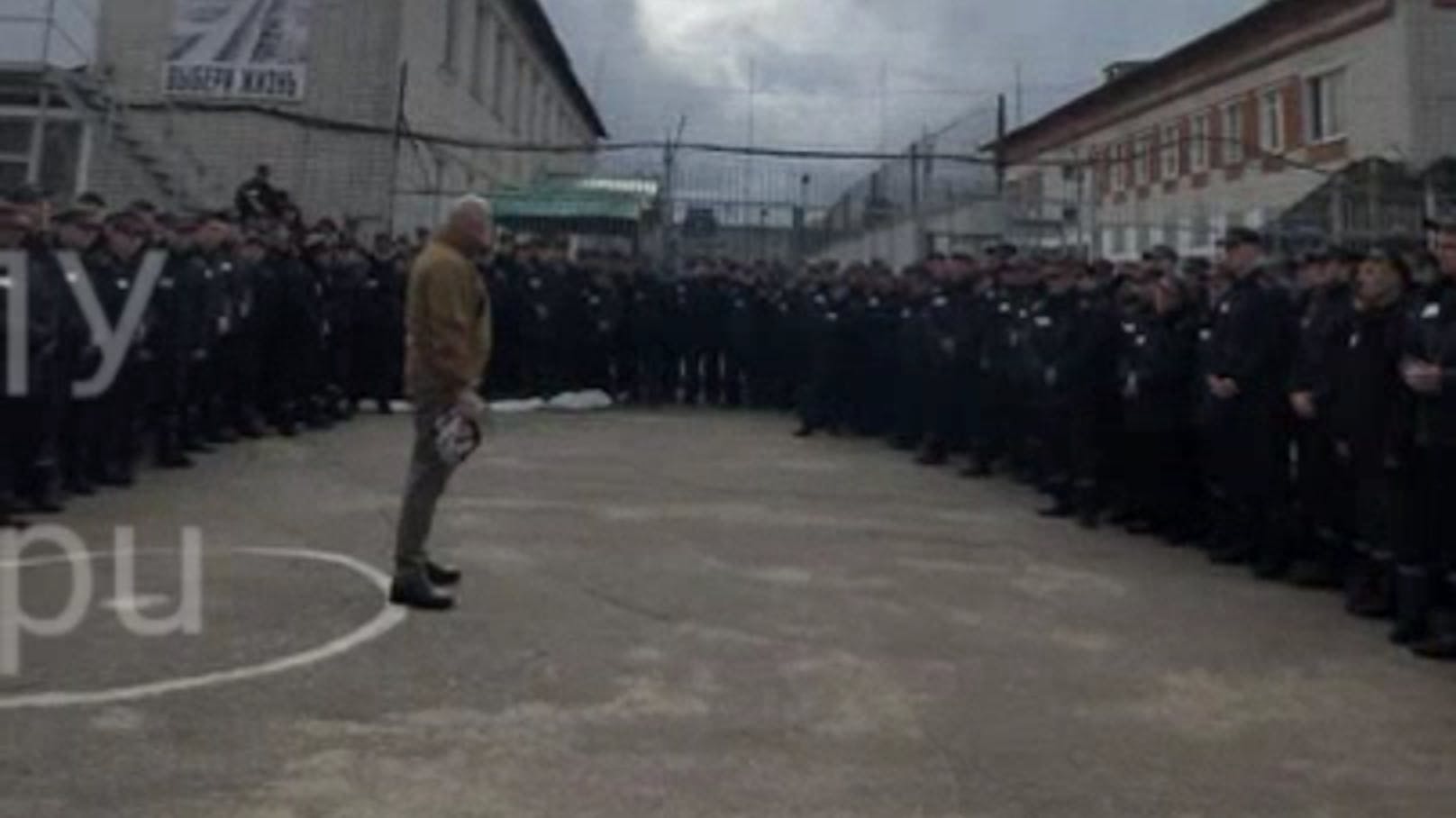 Weil es an Nachschub an Soldaten mangelt, rekrutiert Russland jetzt in Gefängnissen neues Personal.