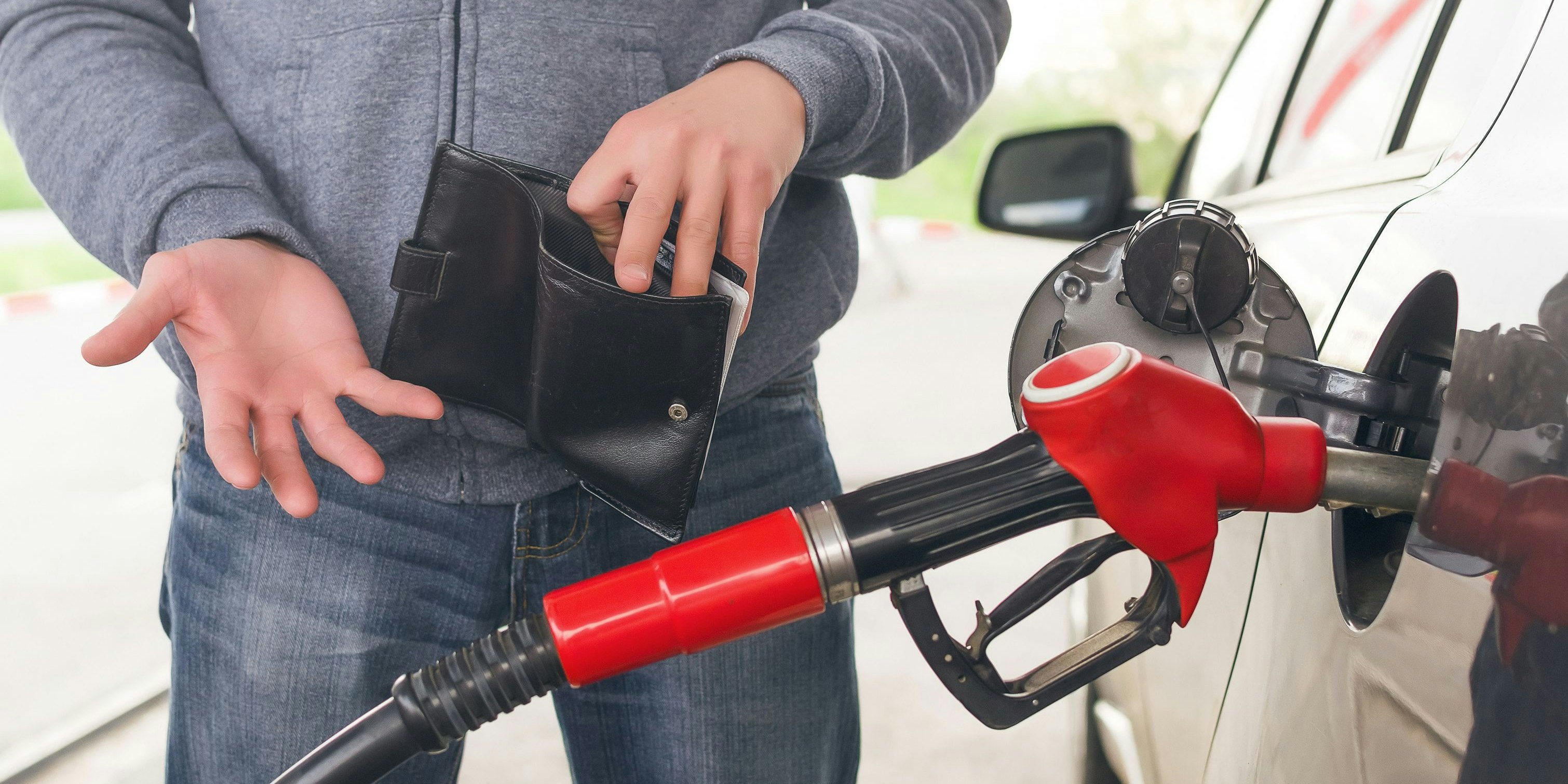 Tanken wird zum Luxus – die Regierung prüft jetzt, ob bei den Preisen alles mit rechten Dingen zugeht. (Symbolbild)