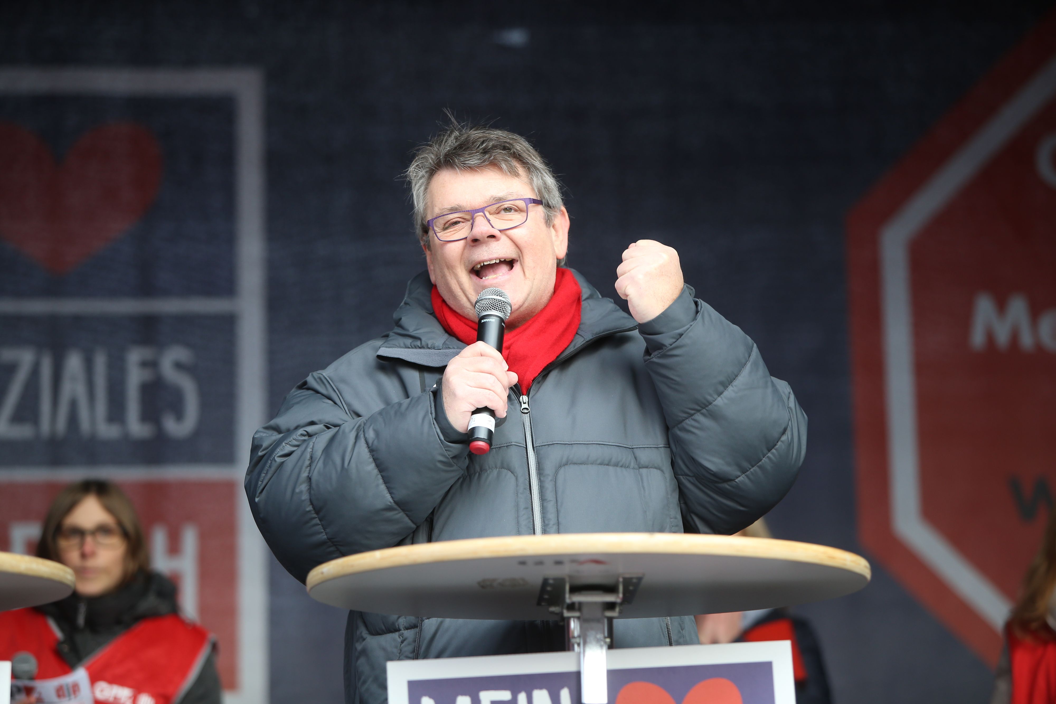 Zu den Demonstrationen des ÖGB kamen anlässlich des 12-Stunden-Tags etwa bis zu 100.000 Menschen. (Archivbild)