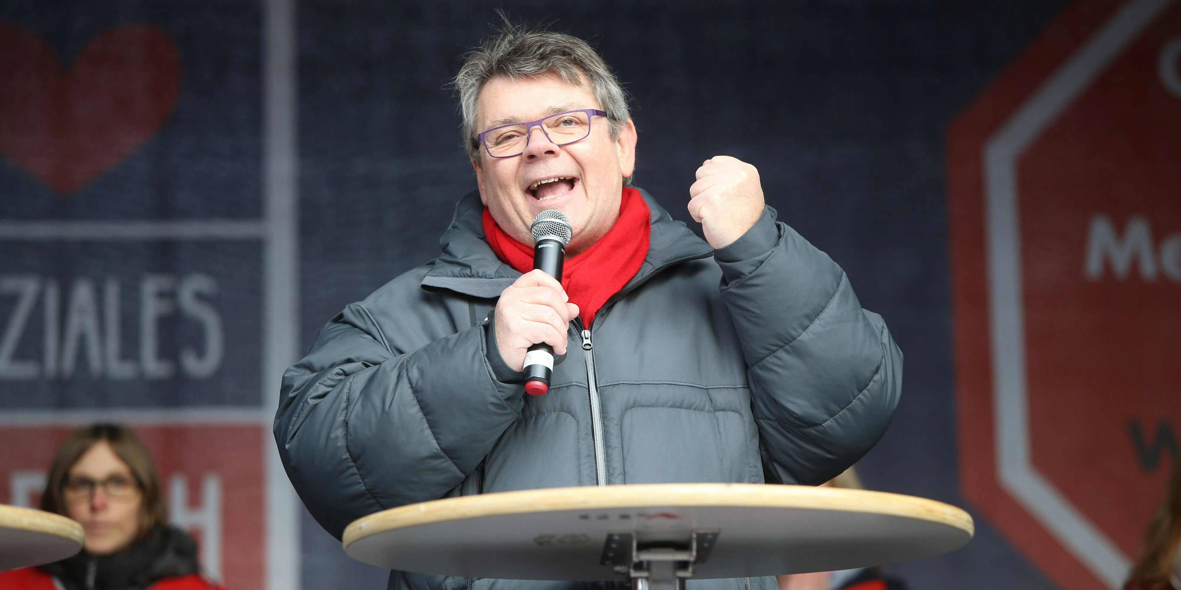 Zu den Demonstrationen des ÖGB kamen anlässlich des 12-Stunden-Tags etwa bis zu 100.000 Menschen. (Archivbild)