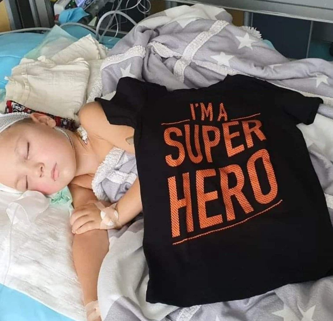 Er ist ein kleiner Kämpfer! Felix leidet an einem aggressiven Tumor.