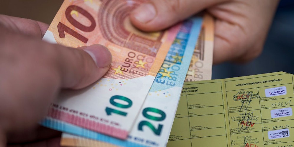 Für 400 Euro wurde ein gefälschter Impfpass verkauft.