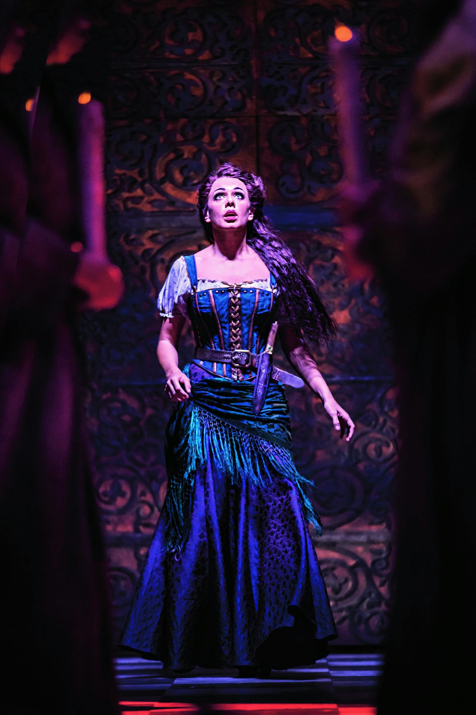 Abla Alaoui als Esmeralda.