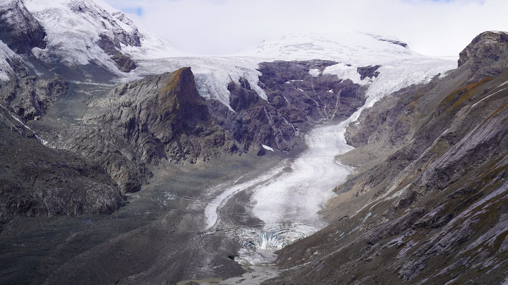 Die Gletscherschmelze (hier an der Pasterze am Großglockner) macht die Klimakrise sichtbar. Das heurige Jahr (2022) war ein besonders ungünstiges für die heimischen Gletscher.