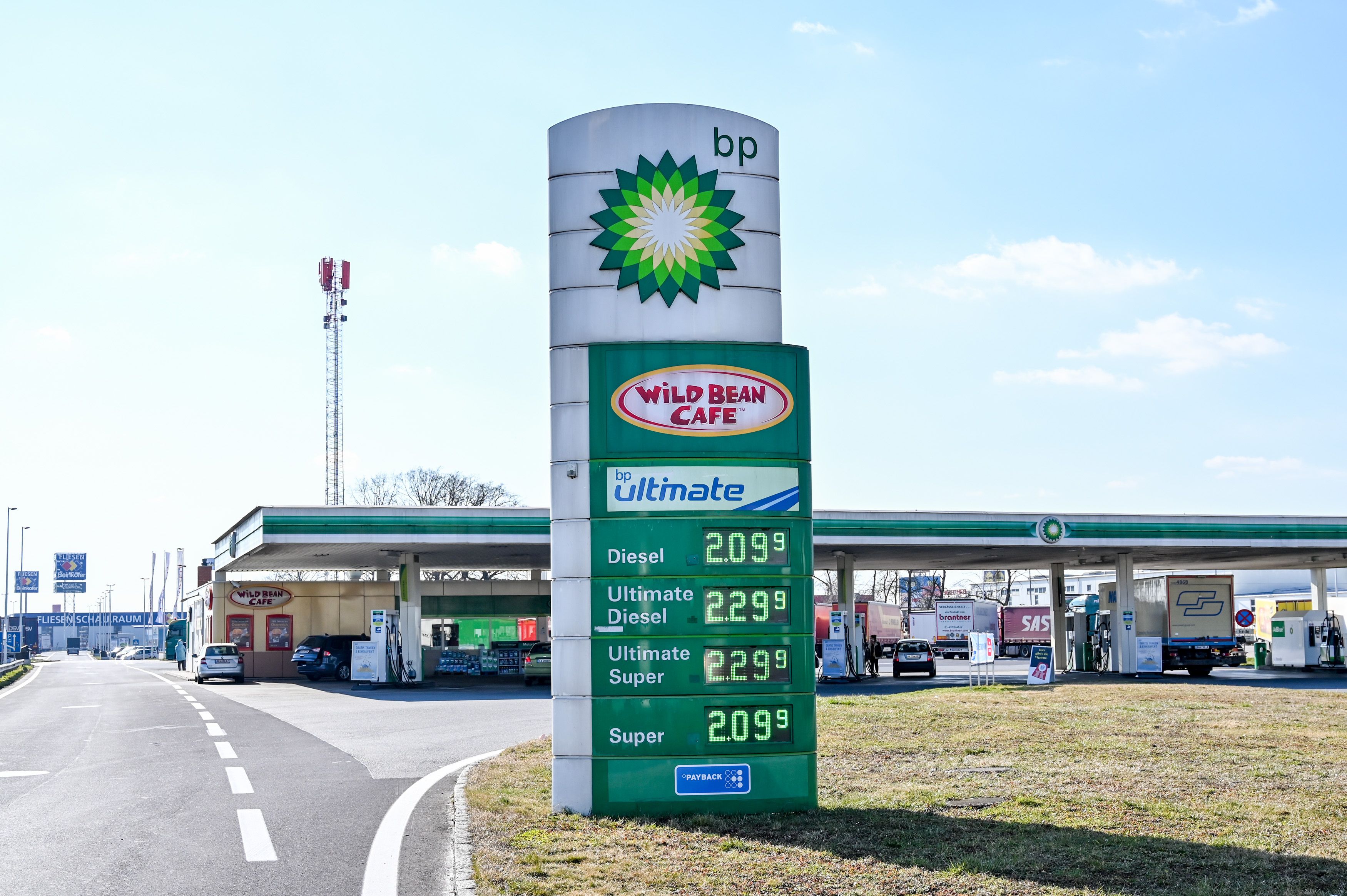 Die Spritpreise sind spürbar teurer geworden.