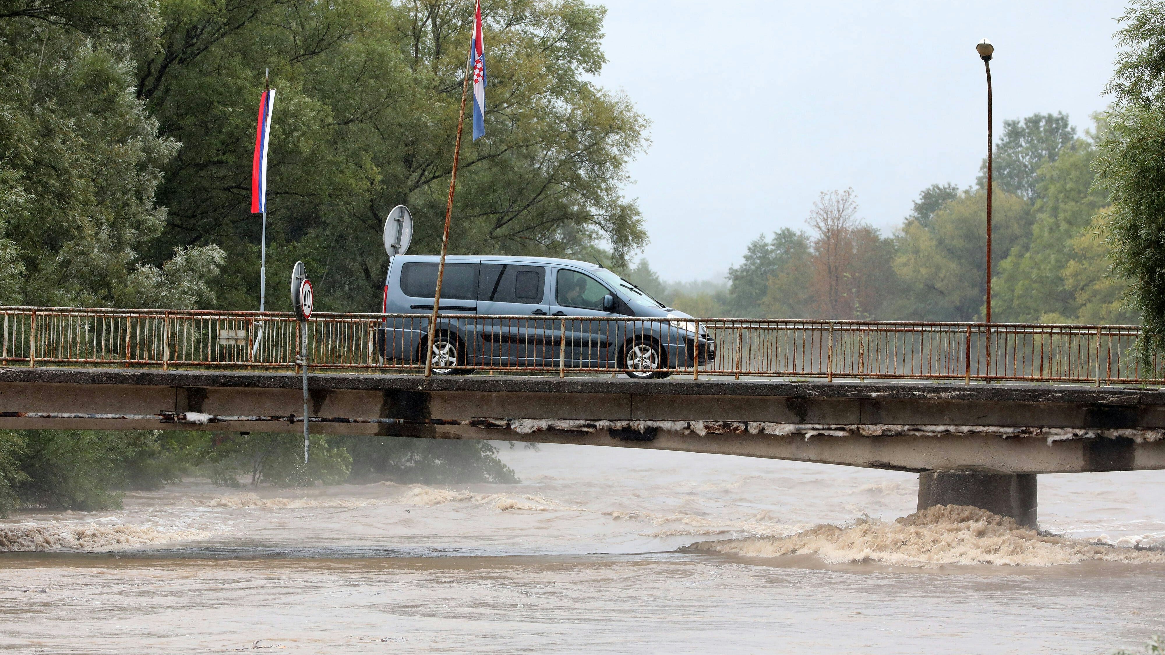 PXL_Heavy rains Heavy rains and rising water level of Kupa River , caused flooded roads and houses in Brod na Kupi , in Primorsko-Goranska County, Croatia, on September 16, 2022 GoranxKovacic/PIXSELL 