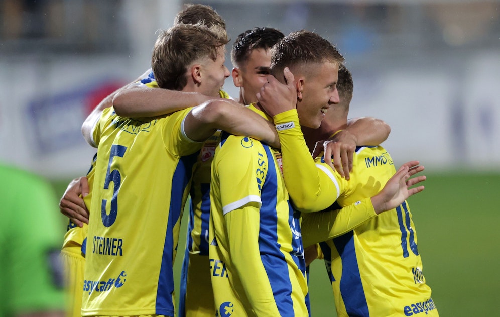 Die Vienna gewinnt das Spitzenspiel gegen Horn. 