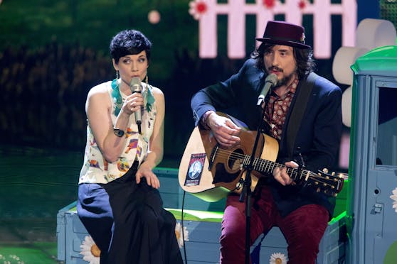 "Mrs Greenbird": Sarah (links) und Steffen Brückner beim Finale der dritten Staffel der Castingshow "X Factor" 2012