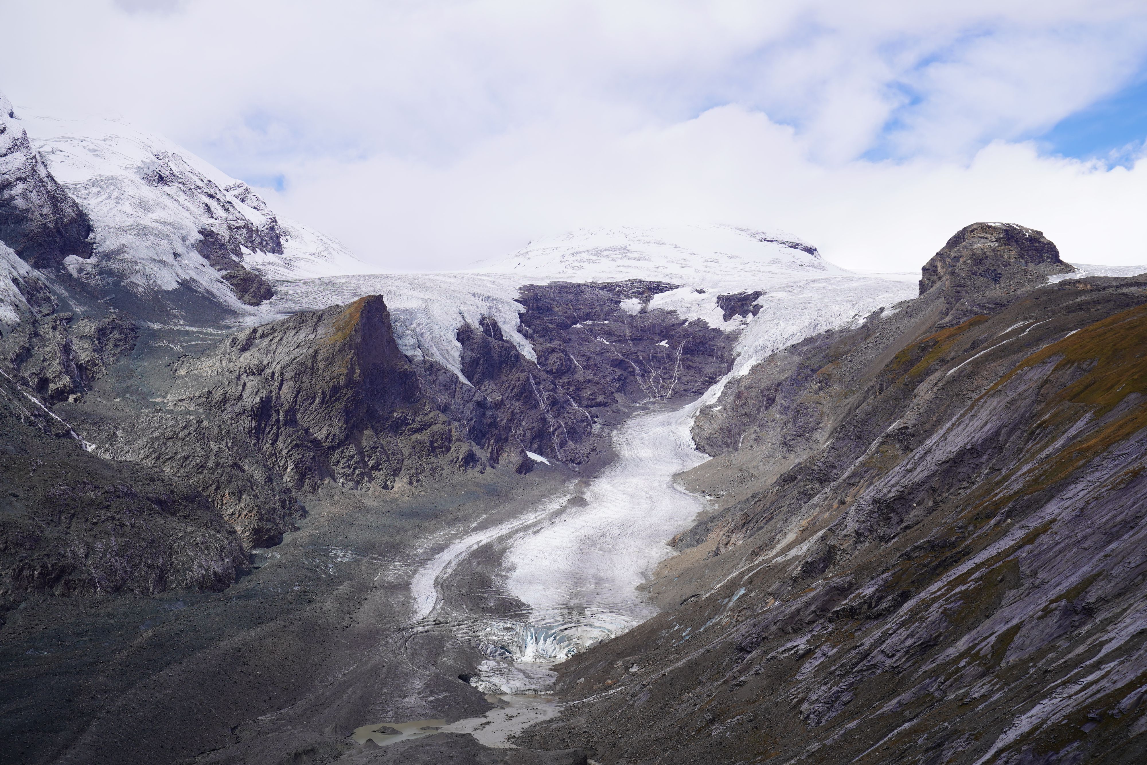 Die Gletscherschmelze (hier an der Pasterze am Großglockner) macht die Klimakrise sichtbar.&nbsp;Das heurige Jahr war ein besonders ungünstiges für die heimischen Gletscher.