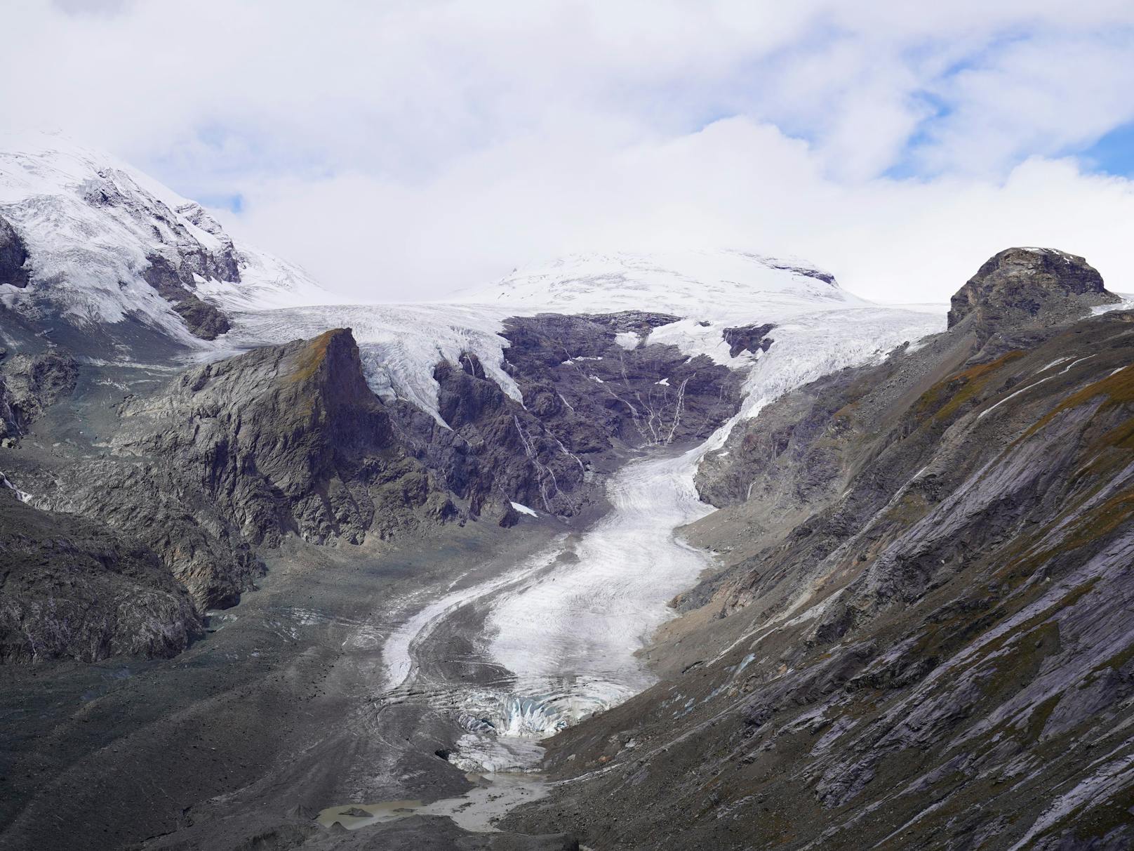 Die Gletscherschmelze (hier an der Pasterze am Großglockner) macht die Klimakrise sichtbar.&nbsp;Das heurige Jahr war ein besonders ungünstiges für die heimischen Gletscher.