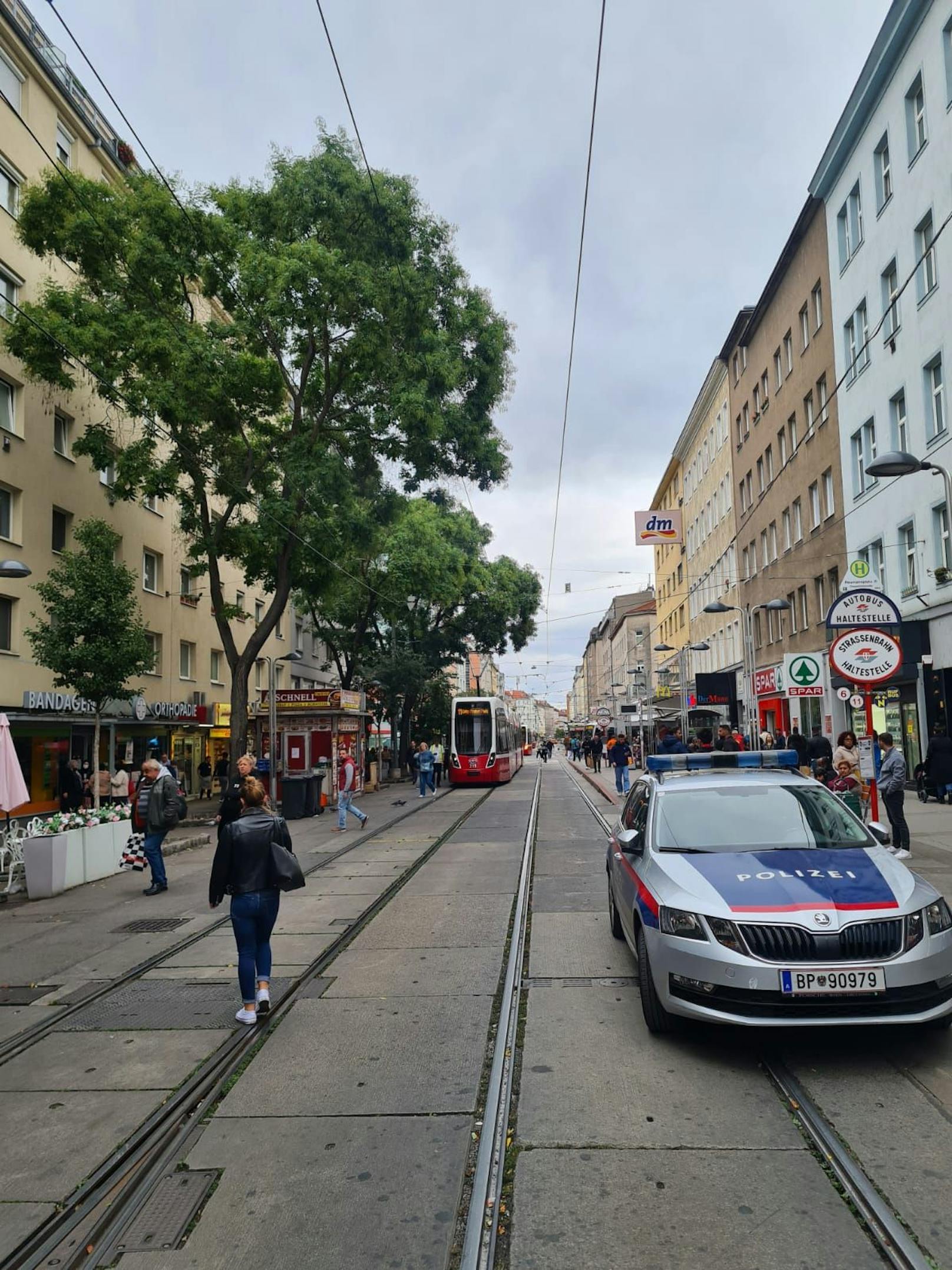 Die alte Tramway entgleiste in einer Kurve bei der Quellenstraße (Wien-Favoriten).