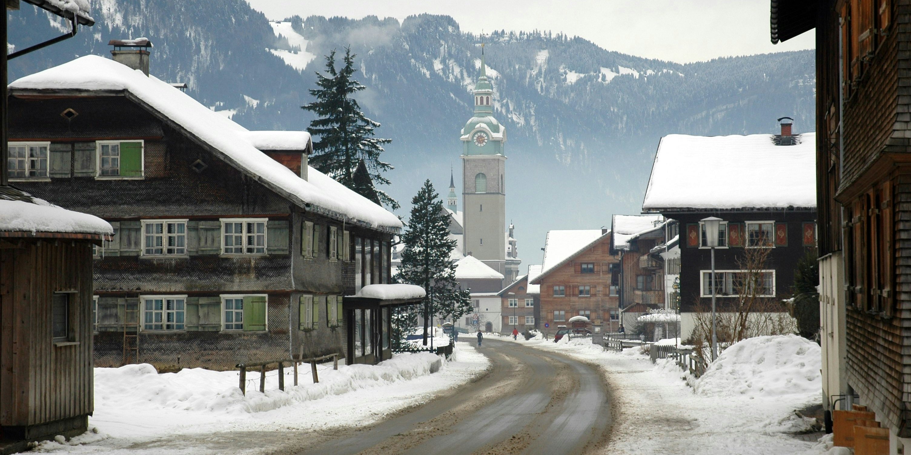 Lech und Warth sind bereits von Schnee bedeckt (Symbolbild).