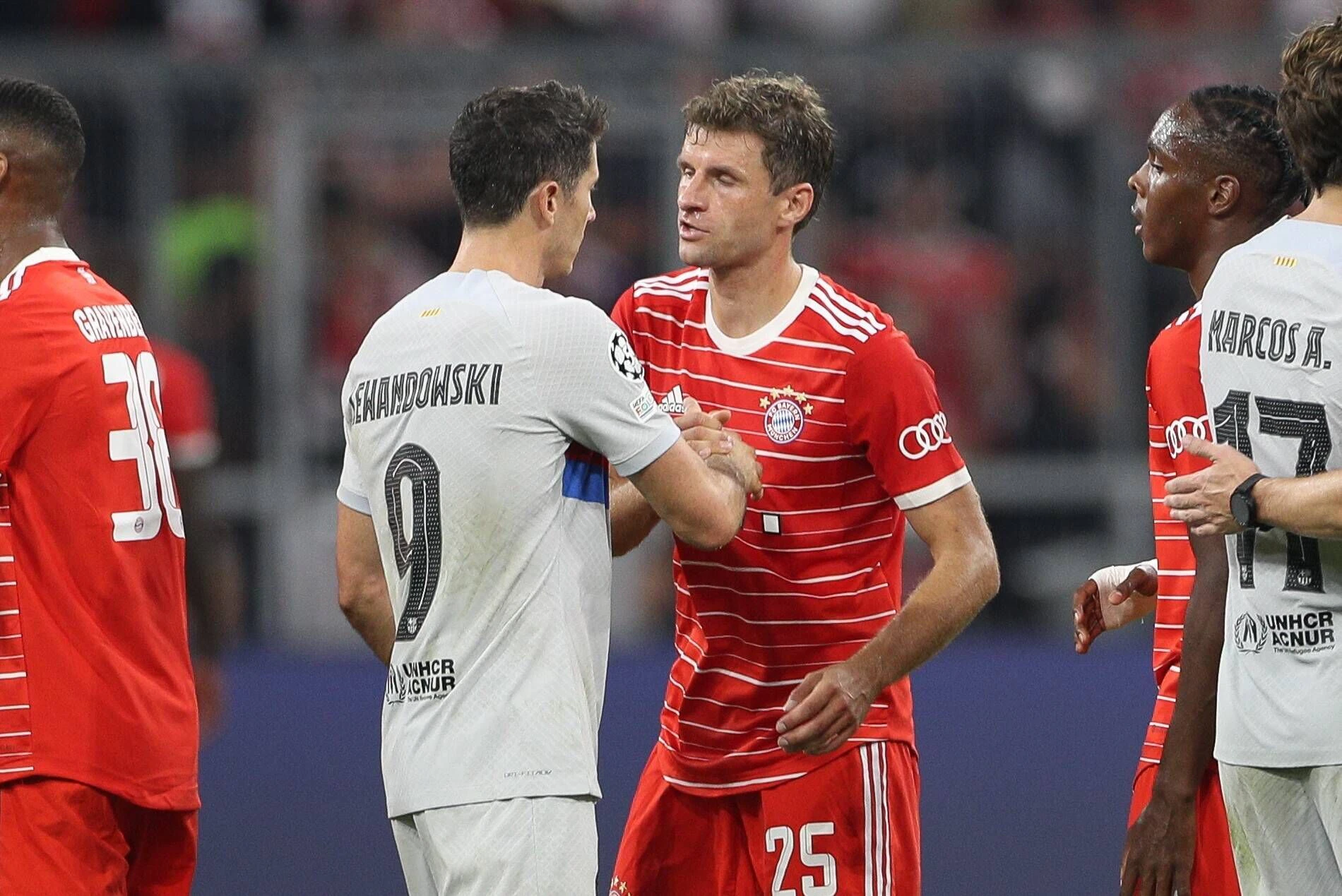Thomas MÜller spricht über Robert Lewandowski. 
