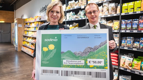 Der Klimabonus (500 Euro für jeden Erwachsenen, 250 Euro pro Kind ) wurde mit Stand 21. September jedenfalls bei 4.200.000 Menschen auf das Bankkonto überwiesen und an 538.000 per Post verschickt.