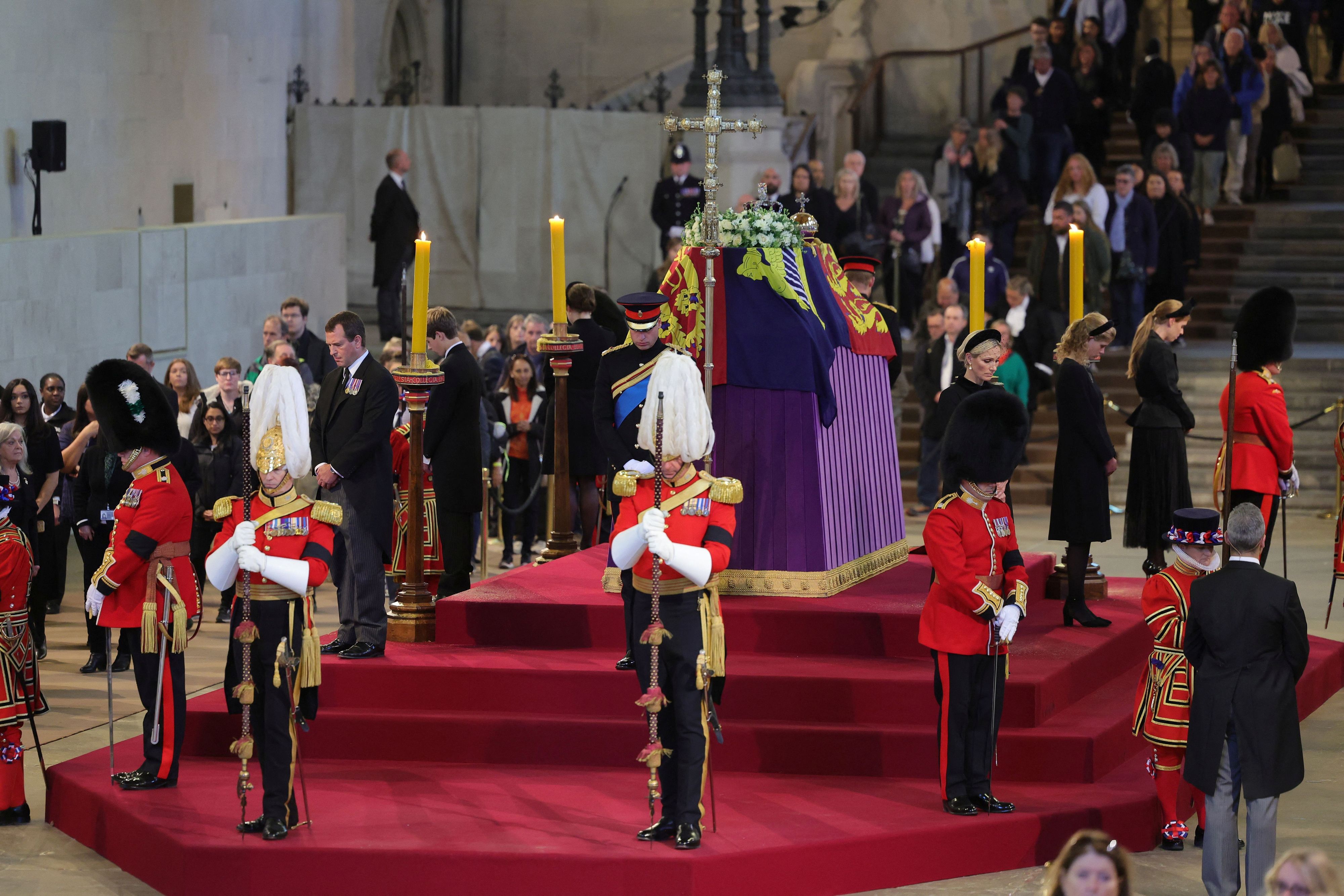 LONDON, ENGLAND - SEPTEMBER 17: Prince William, Prince of Wales, Peter Phillips, James, Viscount Severn, Zara Tindall, Lady Louise Windsor and Princess Beatrice of York hold a vigil in honour of Queen Elizabeth II at Westminster Hall on September 17, 2022 in London, England.  Chris Jackson/Pool via REUTERS