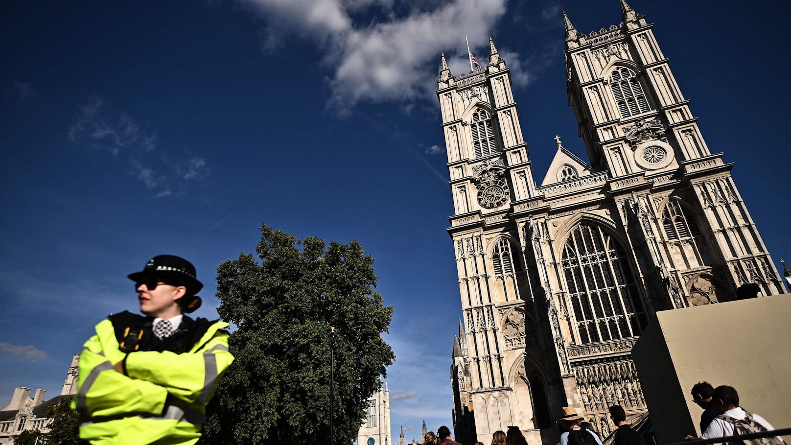 10.000 Polizisten sorgen in London bei den Trauerfeierlichkeiten für die Queen für Sicherheit.