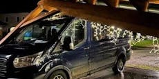 Kleintransporter-Crash – Carport stürzte auf Fahrzeug