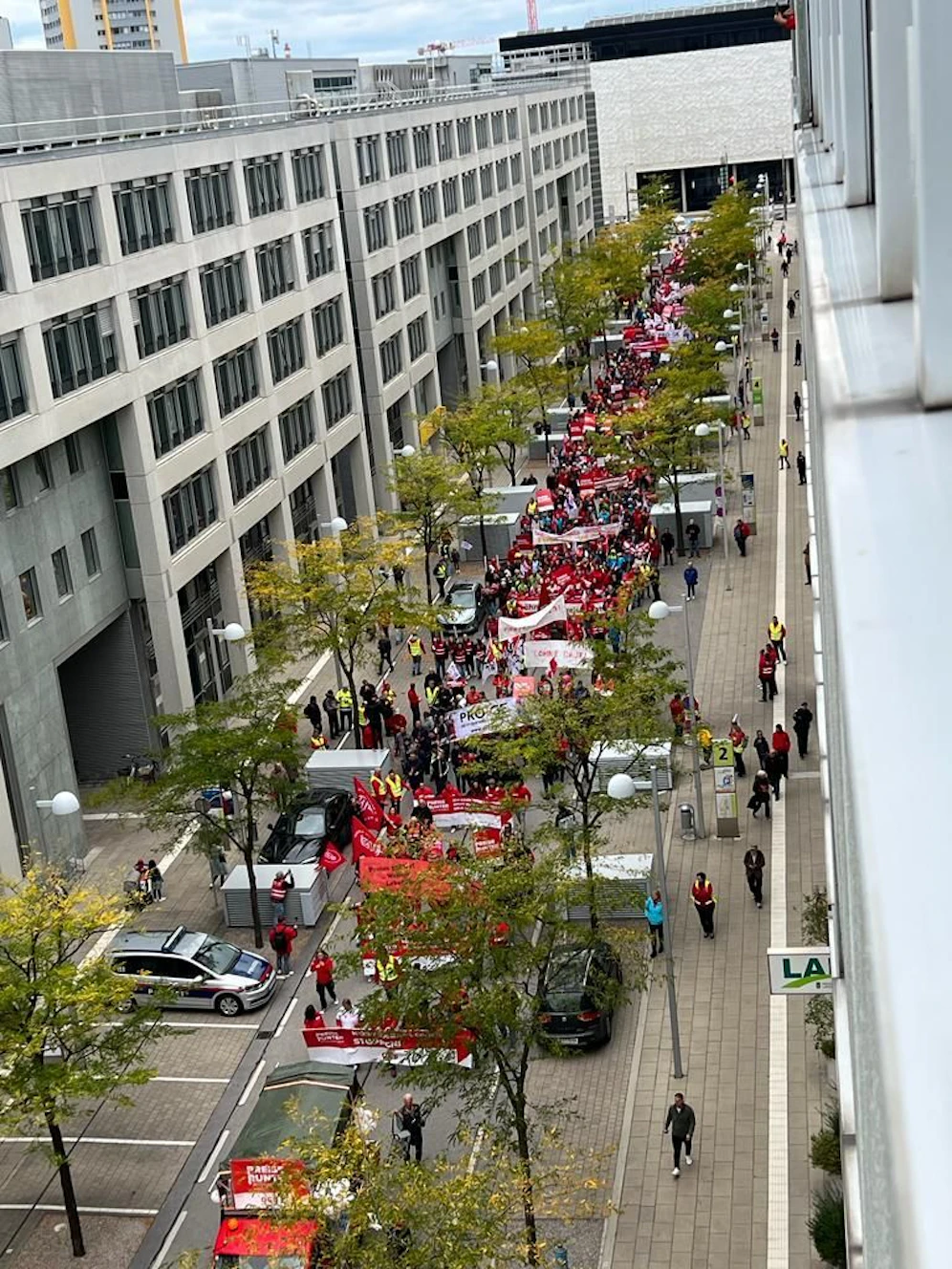 Zahlreiche Menschen gingen in St. Pölten auf die Straße.