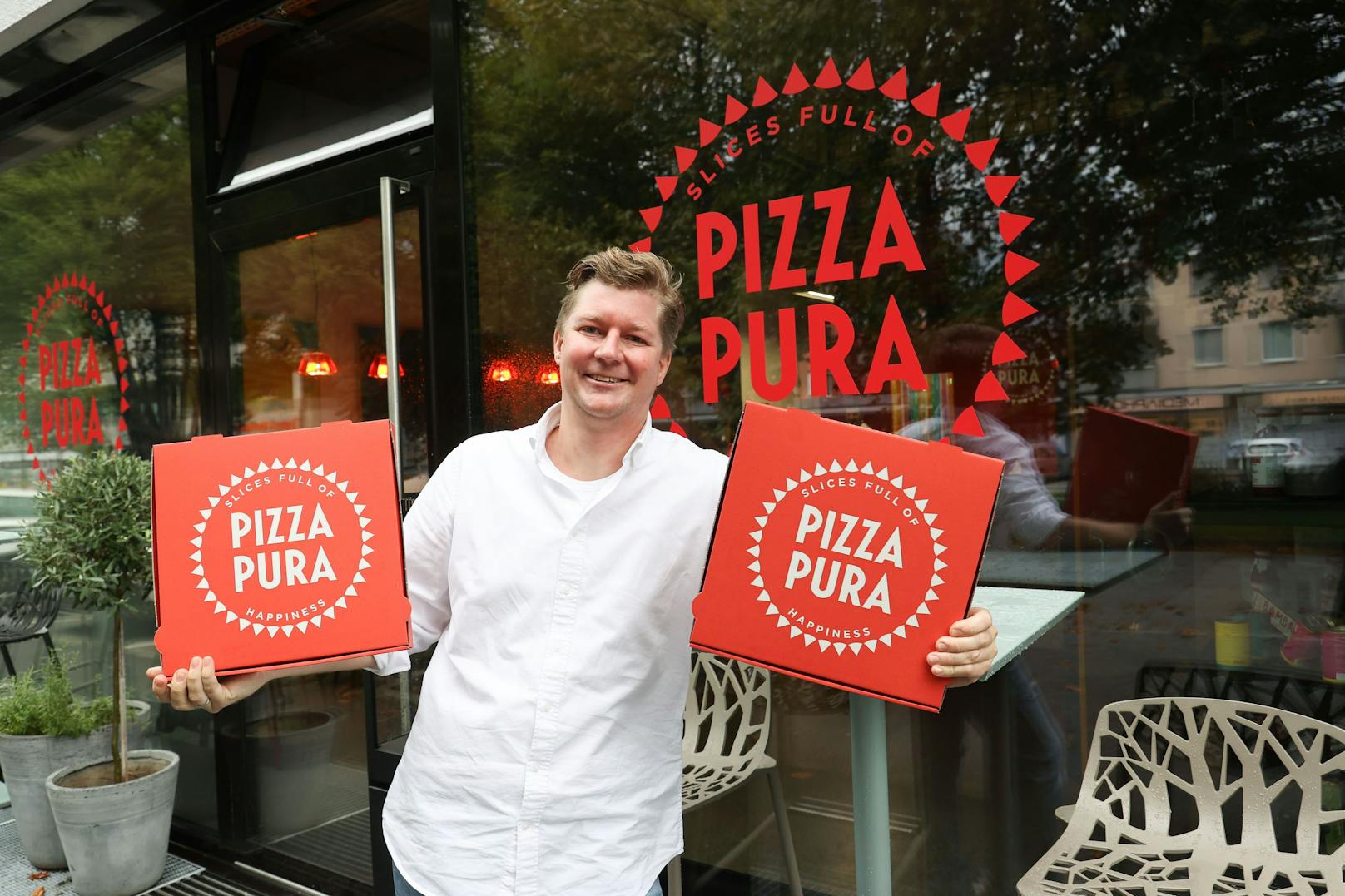 Für Normalsterbliche gibt's in "Pizza Pura" auch günstigere Pizzen – ab 11 Euro.