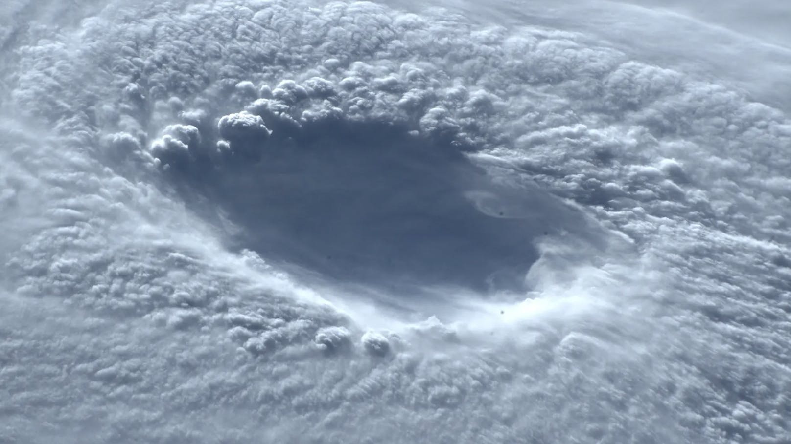 Das Auge des Taifun von der Internationalen Raumstation aus gesehen.