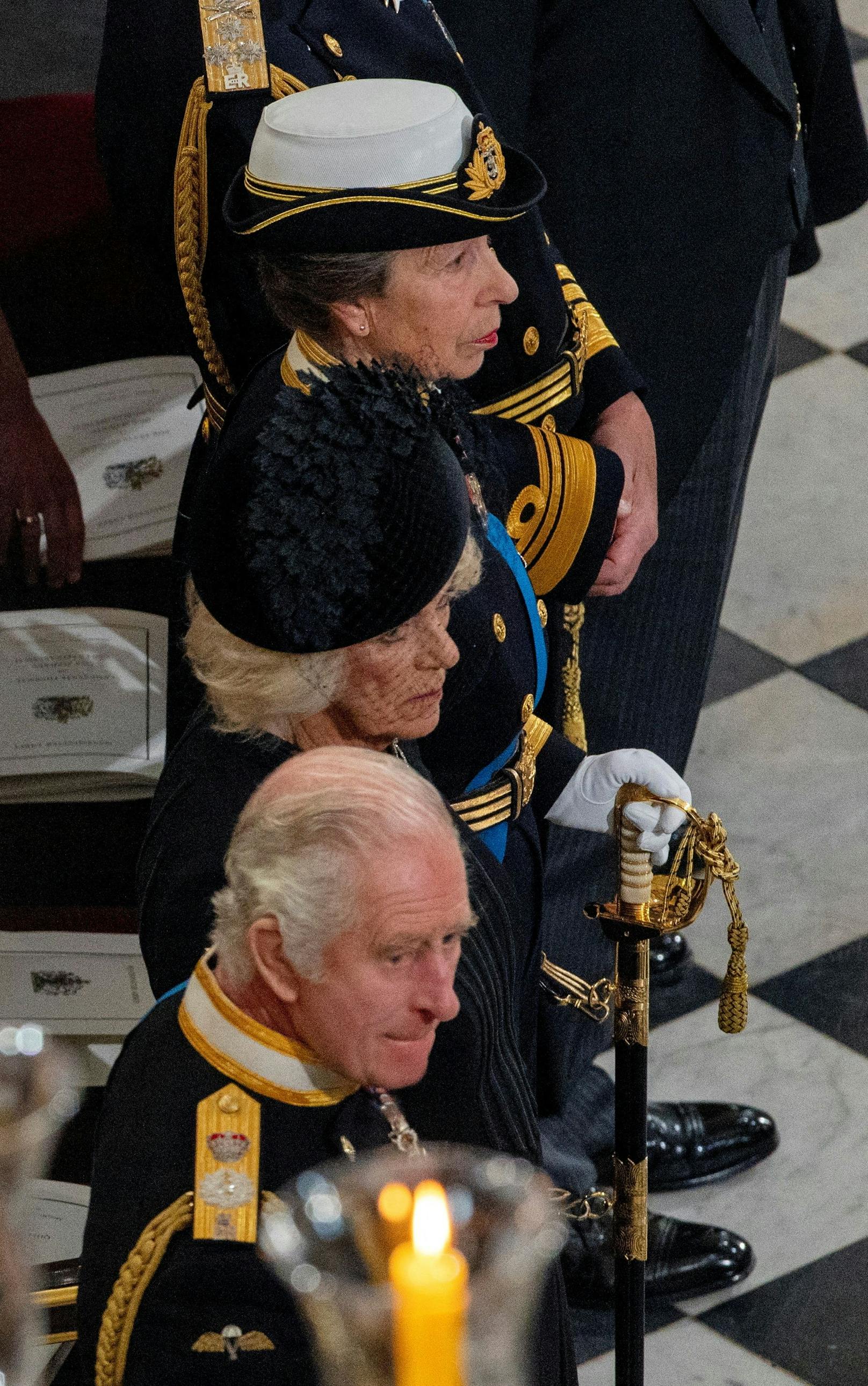 König Karl III. und Königin Gemahlin, Camilla und die königliche Prinzessin beim Staatsbegräbnis von Königin Elisabeth II. in der Westminster Abbey.