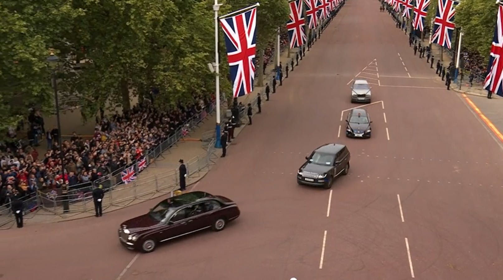Die Royals, Charles, William und Harry, fahren zur Westminster Abbey.