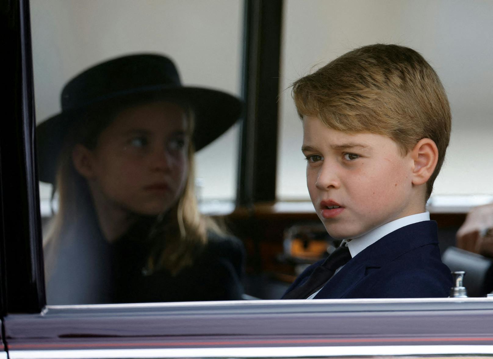 Prinz George und Prinzessin Charlotte fahren mit dem Auto nach Windsor. Die Kinder sind besonders tapfer.