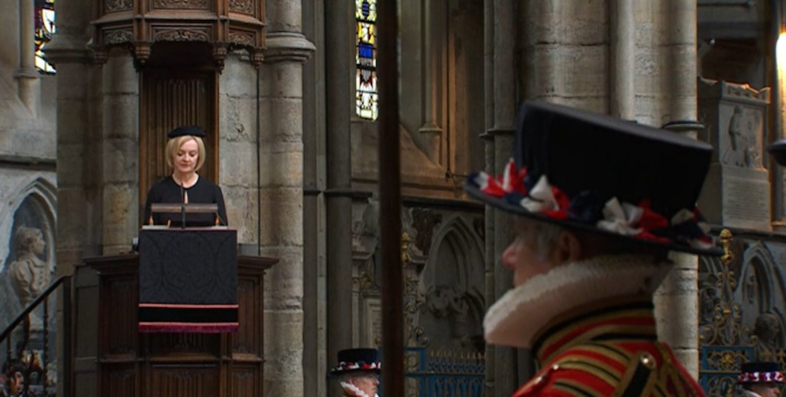 Die Premierministerin Liz Truss hält eine Ansprache.