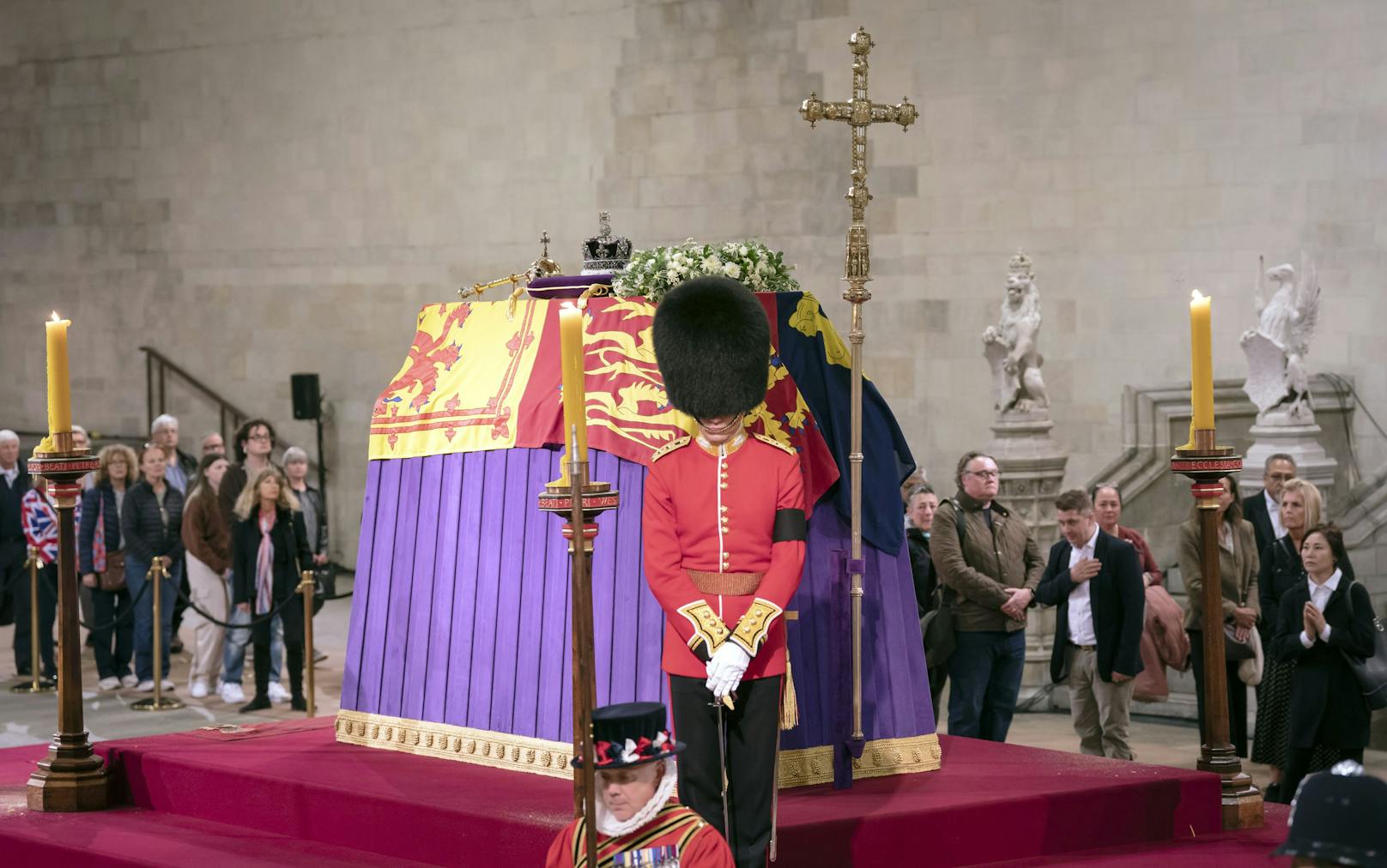 Dabei hat gerade die&nbsp;kaiserliche Staatskrone bei der letzten Beerdigung eines britischen Staatsoberhauptes für ein schlechtes Omen gesorgt.